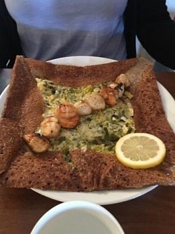 « La Coquille » (Saint Jacques et sa fondue de poireaux, emmental) selon  saison 12€