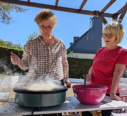 Sylvie ne comprend pas... la crepe n'est pas ronde !